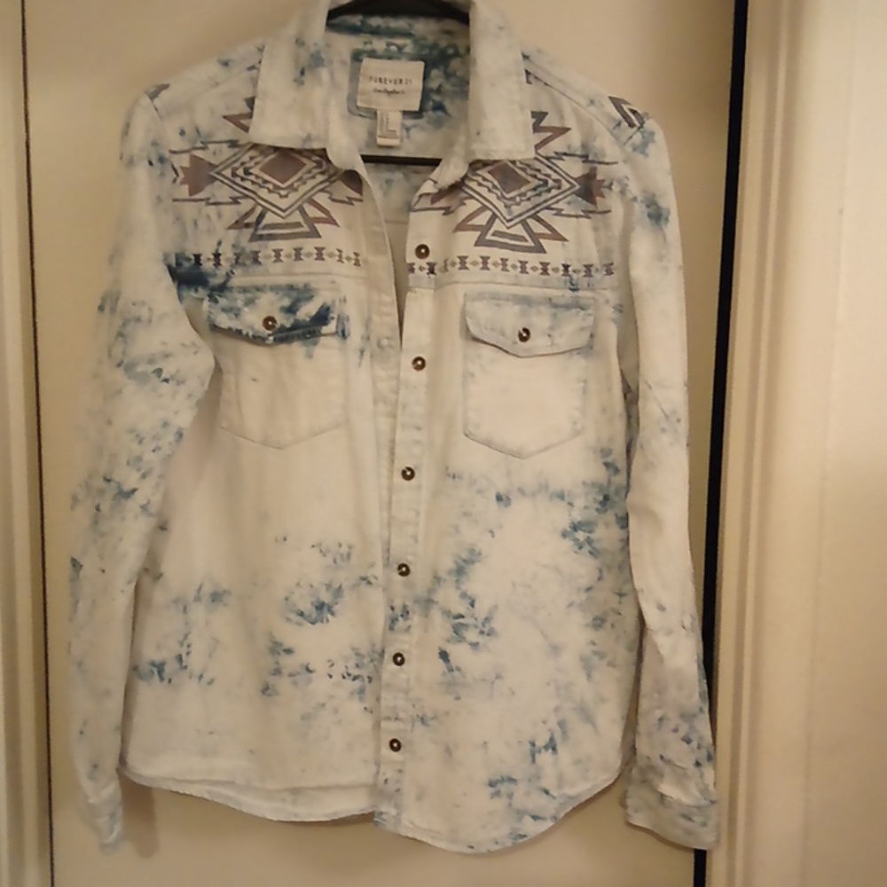 💢SOLD💢Acid Wash w/Aztec Print Shirt-Size Med